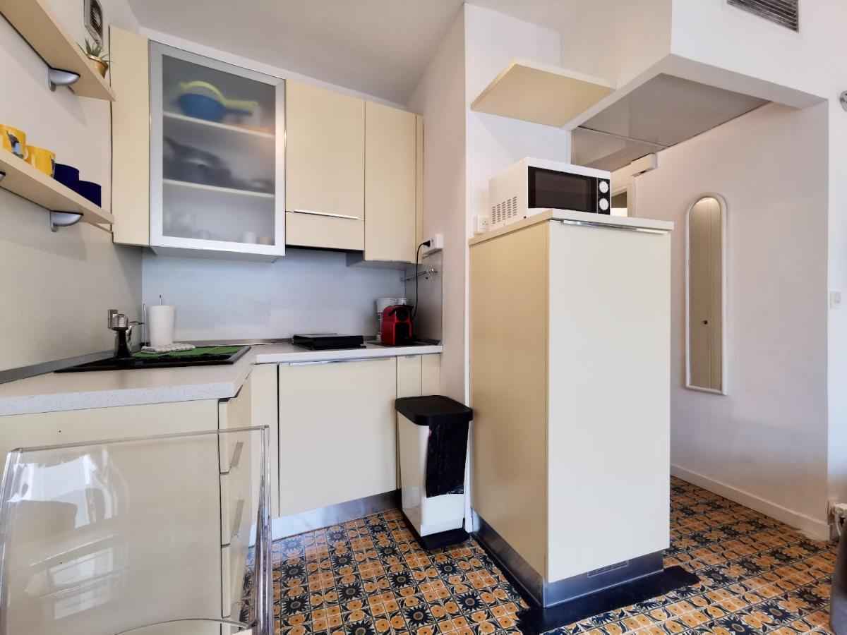 Studio Royal Lux By Booking Guys Apartment Nisa Exterior foto