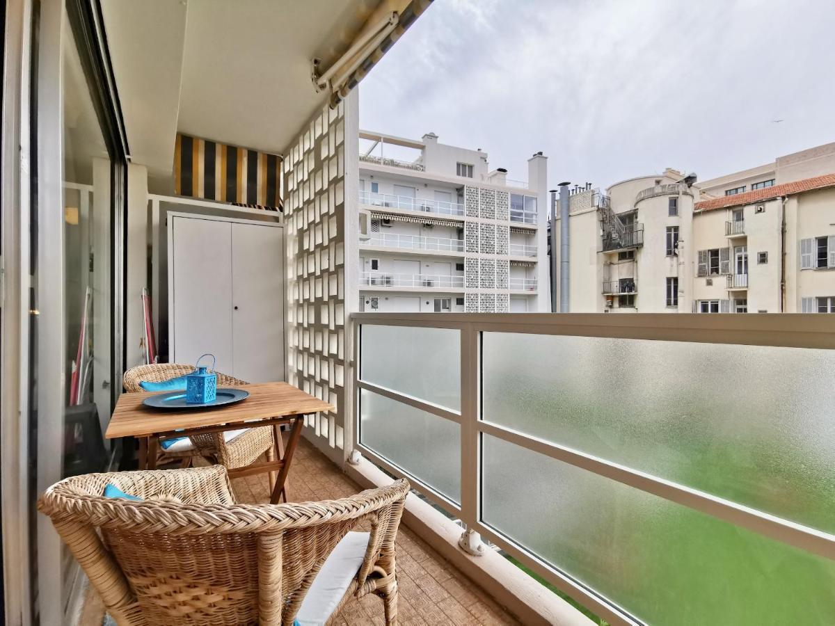 Studio Royal Lux By Booking Guys Apartment Nisa Exterior foto
