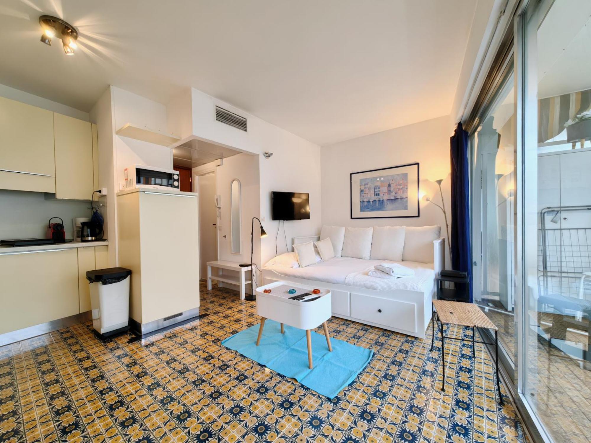 Studio Royal Lux By Booking Guys Apartment Nisa Exterior foto